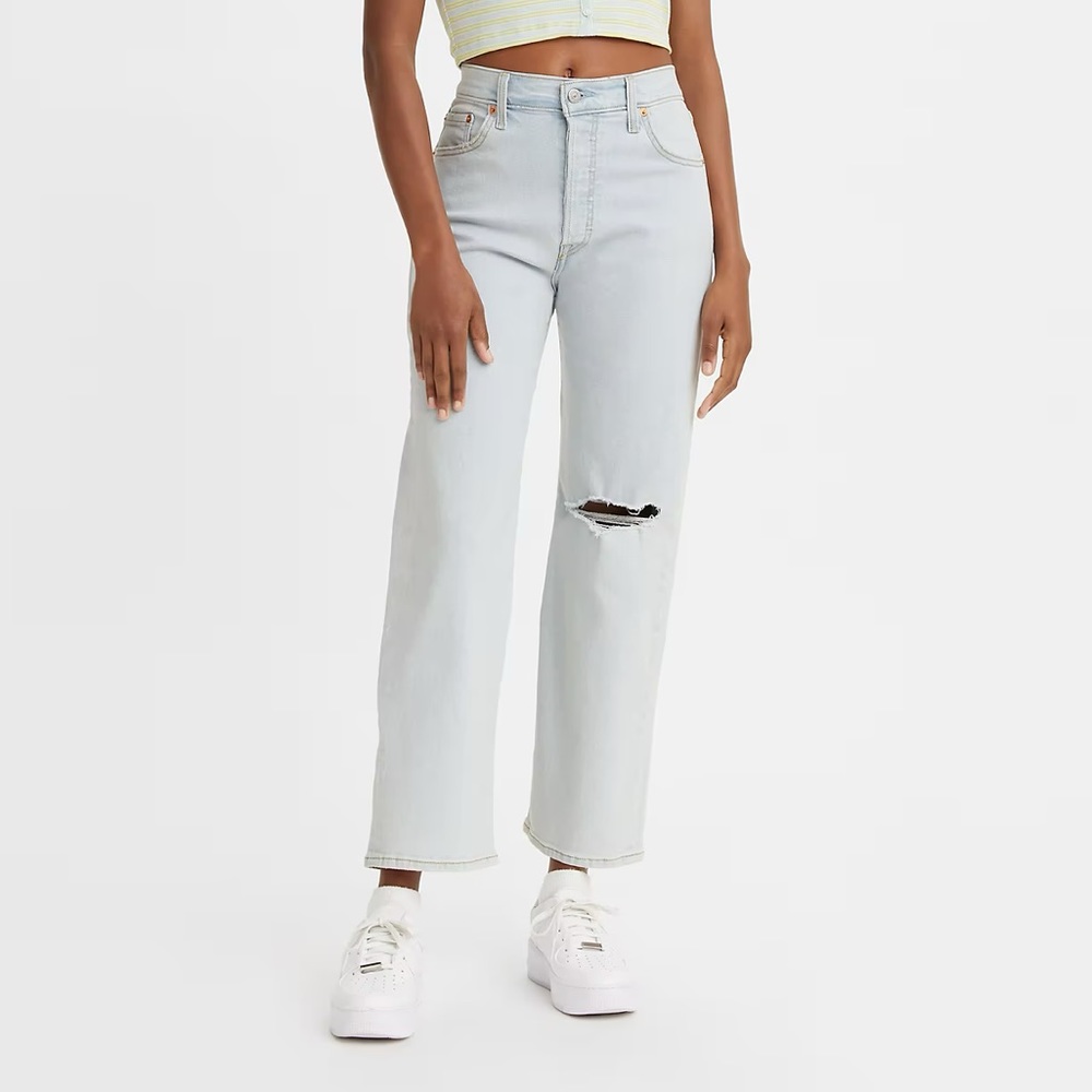 SOLD - Levi’s Ribcage Straight Ankle Jeans